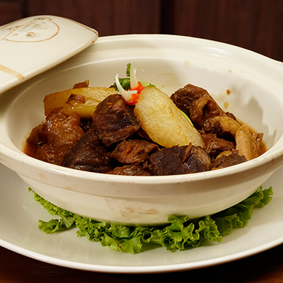 Beef Brisket with Radish in Claypot
