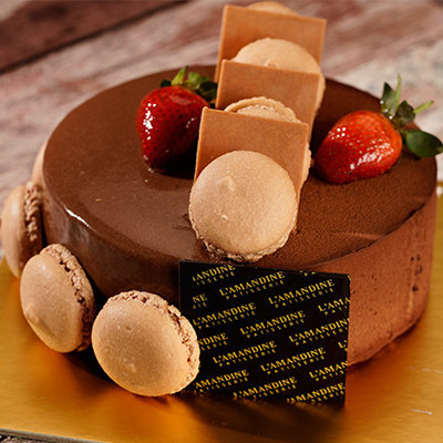 Royaltine Chocolate Macarone